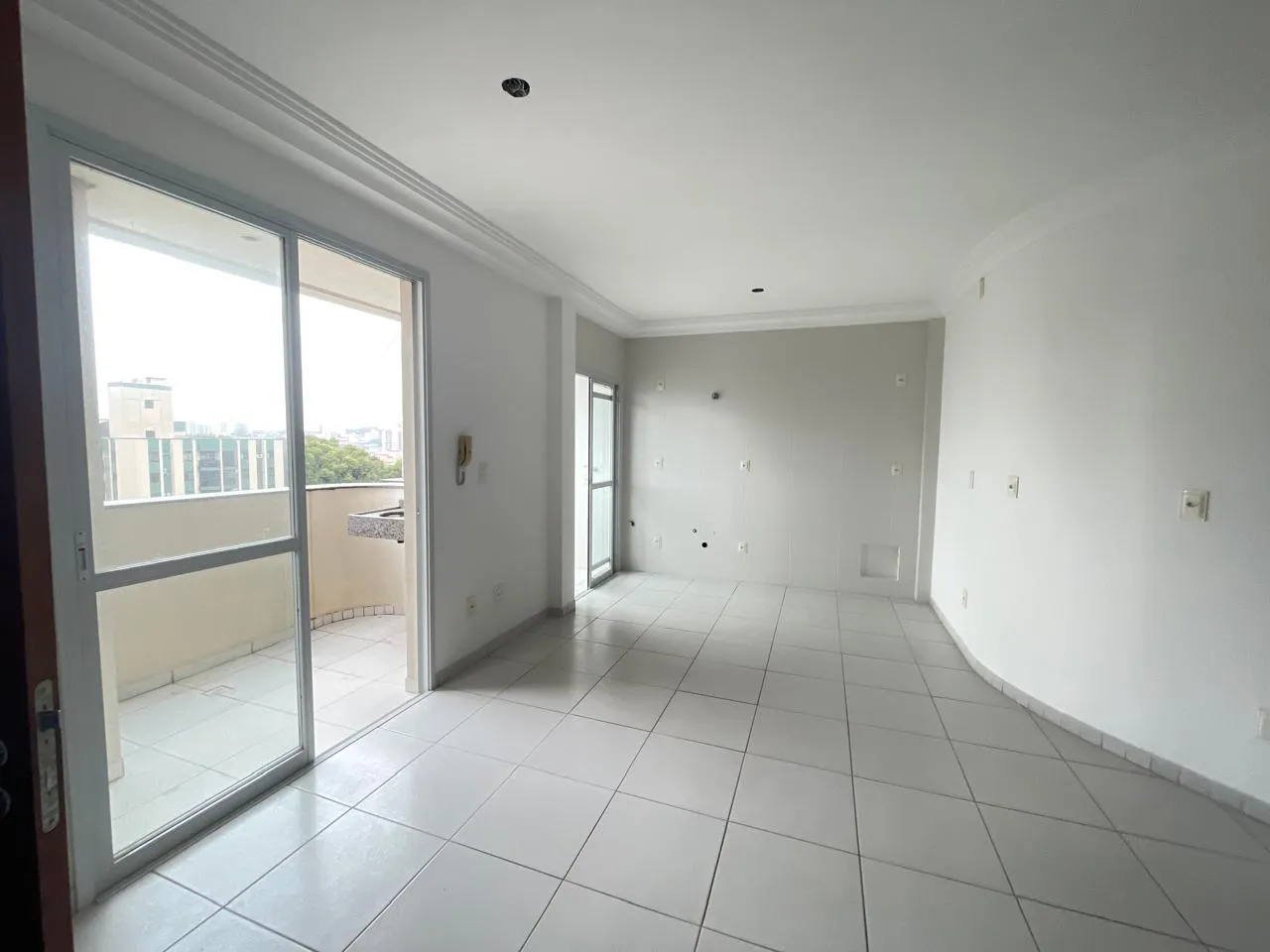 Apartamento à venda com 3 quartos, sendo 3 suítes, 2 vagas, 98m² na Rua Joaquim Nabuco no Capoeiras, Florianópolis