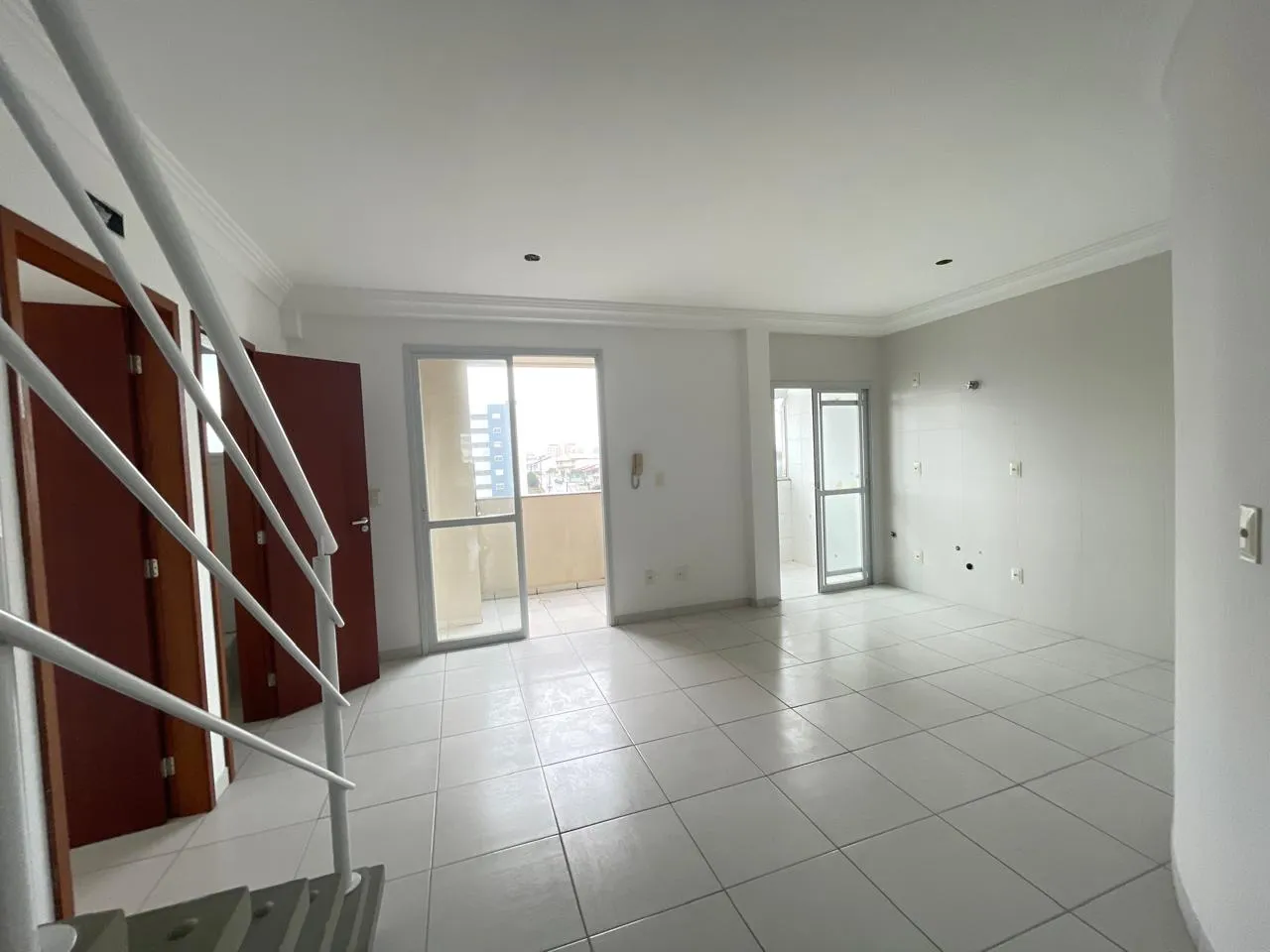 Apartamento à venda com 3 quartos, sendo 3 suítes, 2 vagas, 97m² na Rua Joaquim Nabuco no Capoeiras, Florianópolis