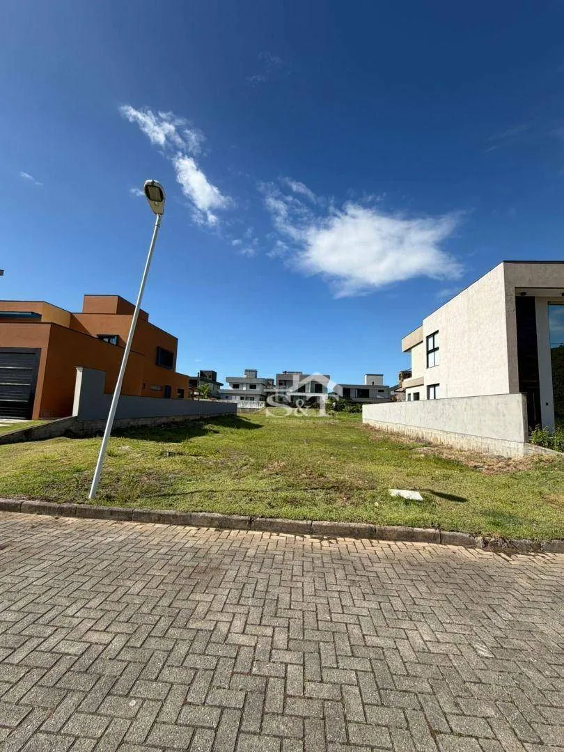 Lindo terreno plano pronto para construir em condomínio fechado e estruturado na Praia Dos Ingleses! — foto 4