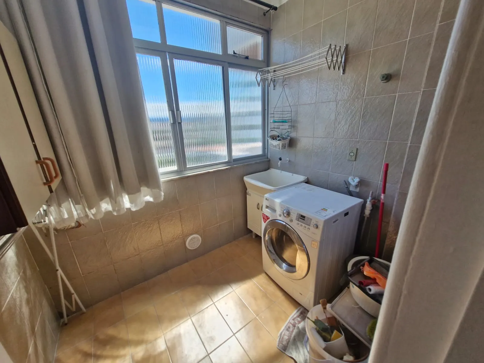 Apartamento à venda com 2 quartos, sendo 1 suíte, 1 vaga, 89m² na Rua Tenente Olímpio Costa no Coloninha, Florianópolis