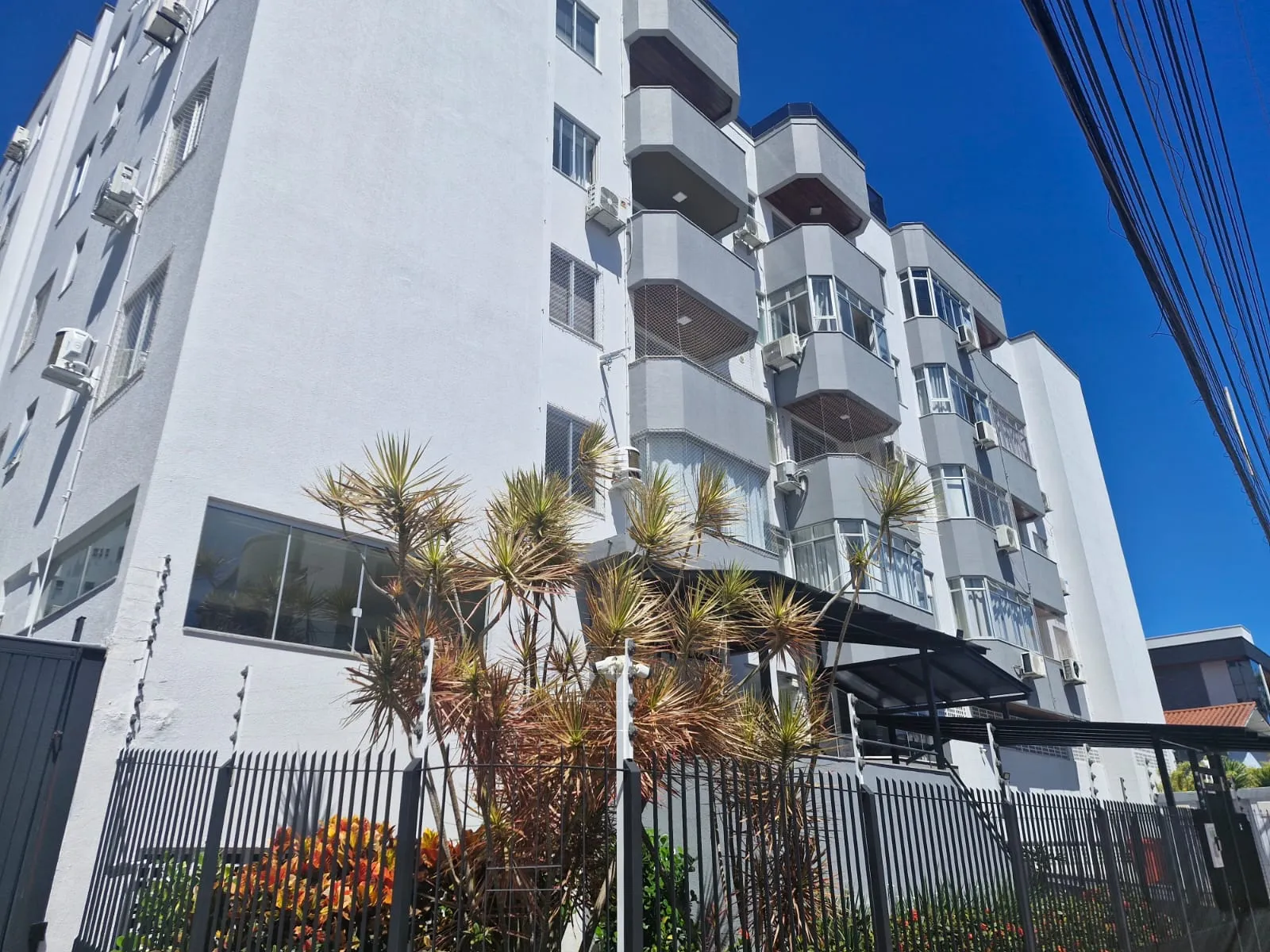 Apartamento à venda com 2 quartos, sendo 1 suíte, 1 vaga, 89m² na Rua Tenente Olímpio Costa no Coloninha, Florianópolis