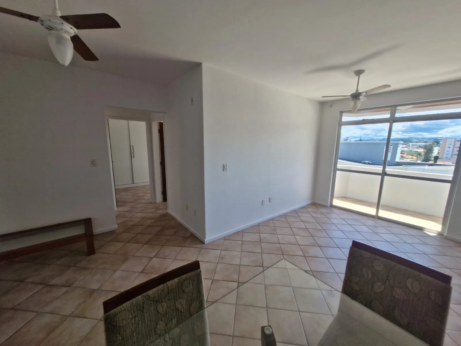 Apartamento à venda com 2 quartos, sendo 1 suíte, 1 vaga, 89m² na Rua Tenente Olímpio Costa no Coloninha, Florianópolis