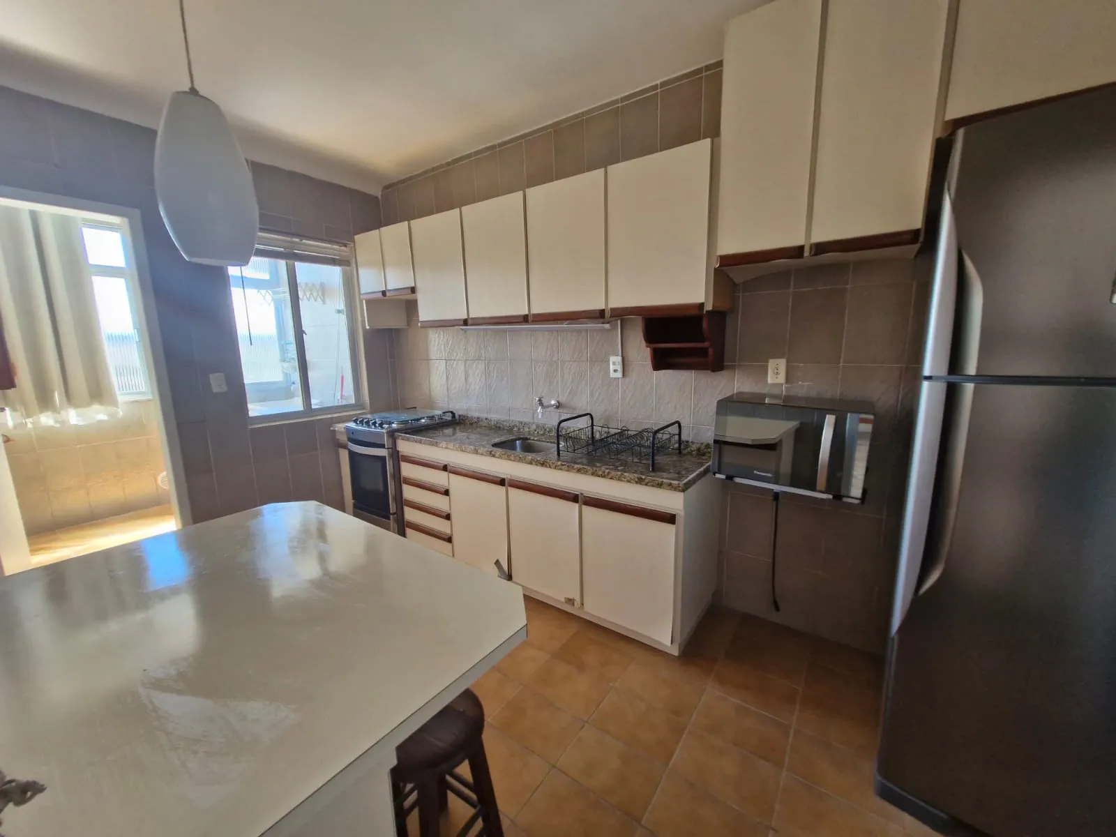 Apartamento à venda com 2 quartos, sendo 1 suíte, 1 vaga, 89m² na Rua Tenente Olímpio Costa no Coloninha, Florianópolis