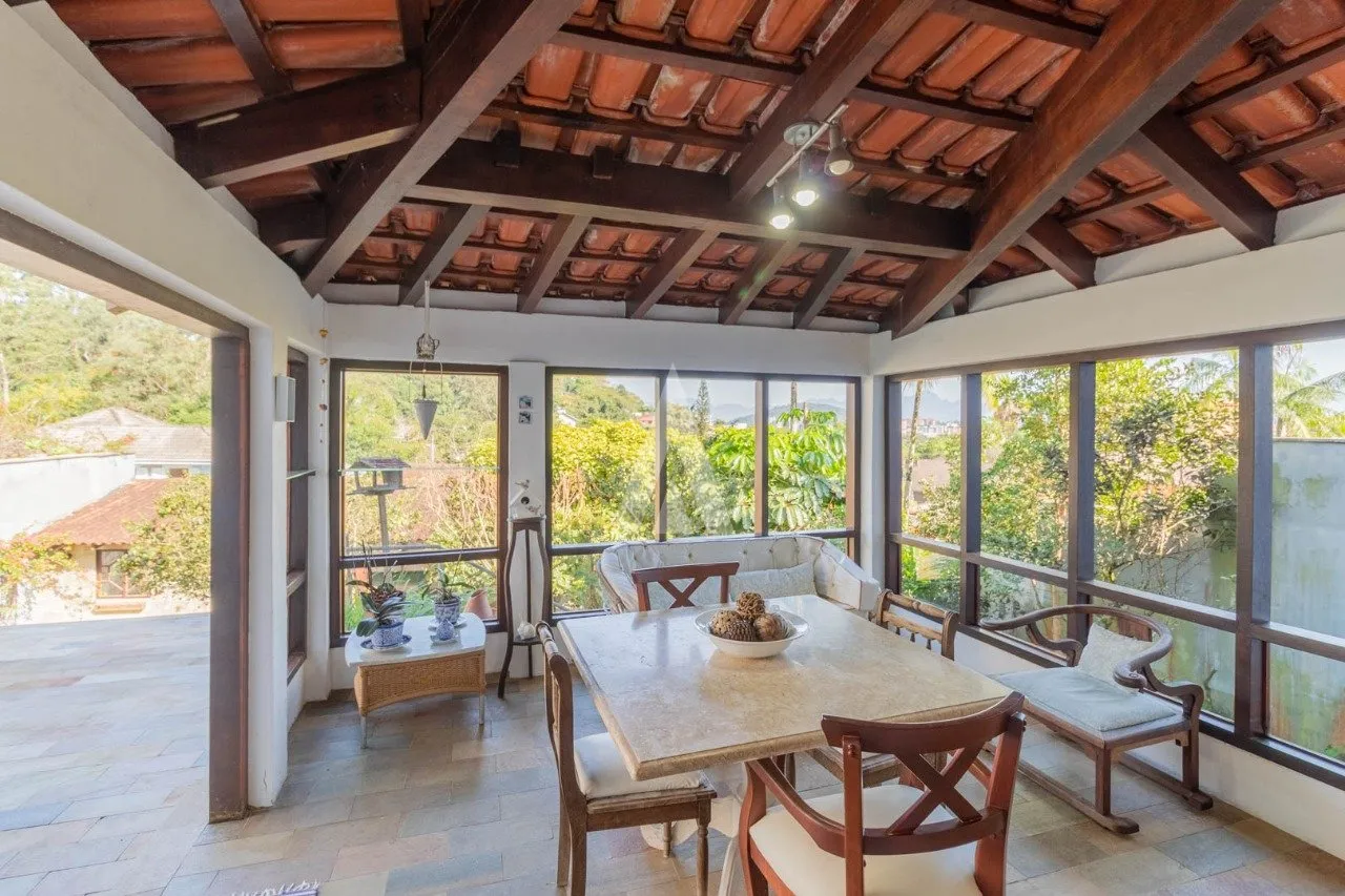 Casa em Condomínio com 1 suíte(s) mais 2 quarto(s) à venda no bairro SAGUACU em JOINVILLE, por R$ 1.850.000.00. - foto 1