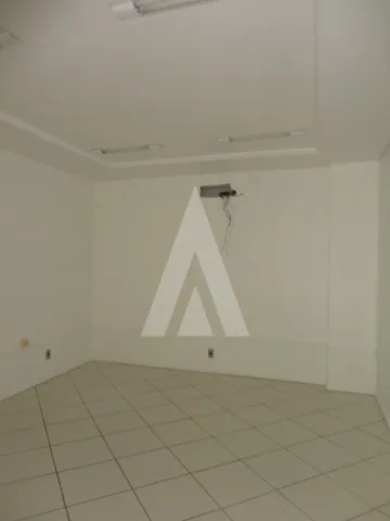 Sala comercial localizada no Centro de Joinville com acesso para Rua das Palmeiras — foto 3