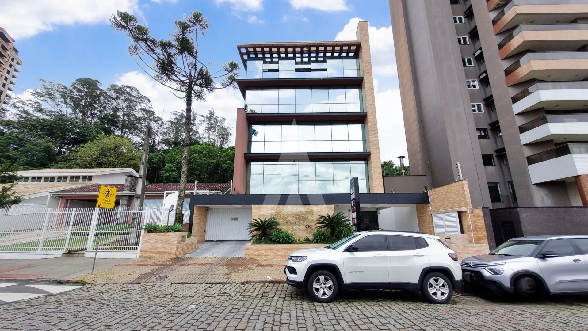 Sala/Escritório para alugar, 1 vaga, 78m² no Anita Garibaldi, Joinville - foto 1