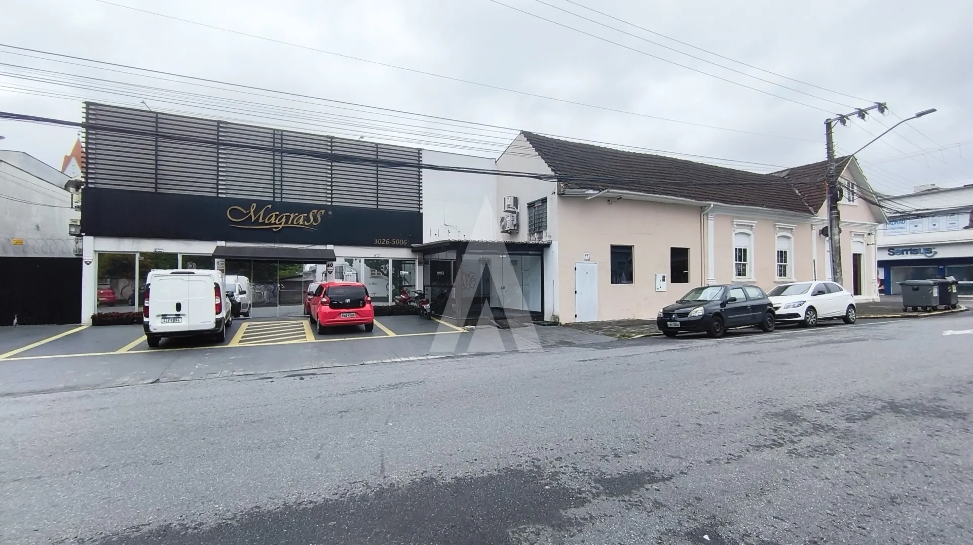 Sala de loja Composta por 01 sala, mezanino e 02 lavabos sendo 01 para PCD. - foto 1