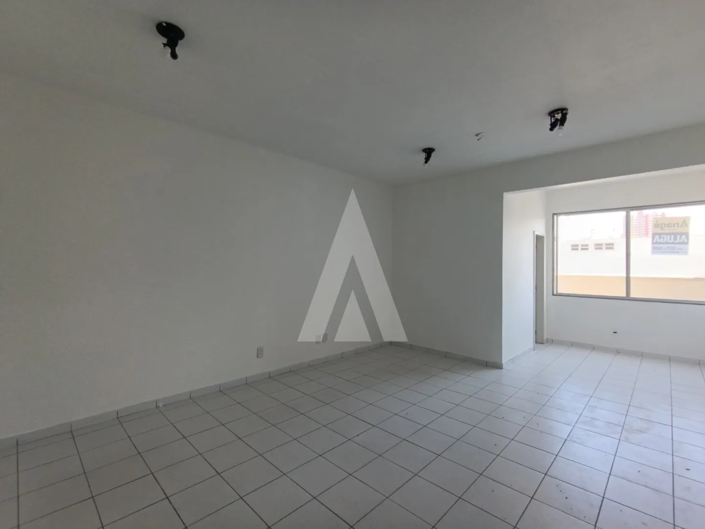 Sala Comercial no Centro de Joinville, Edifício com Elevador e Recepção — foto 3