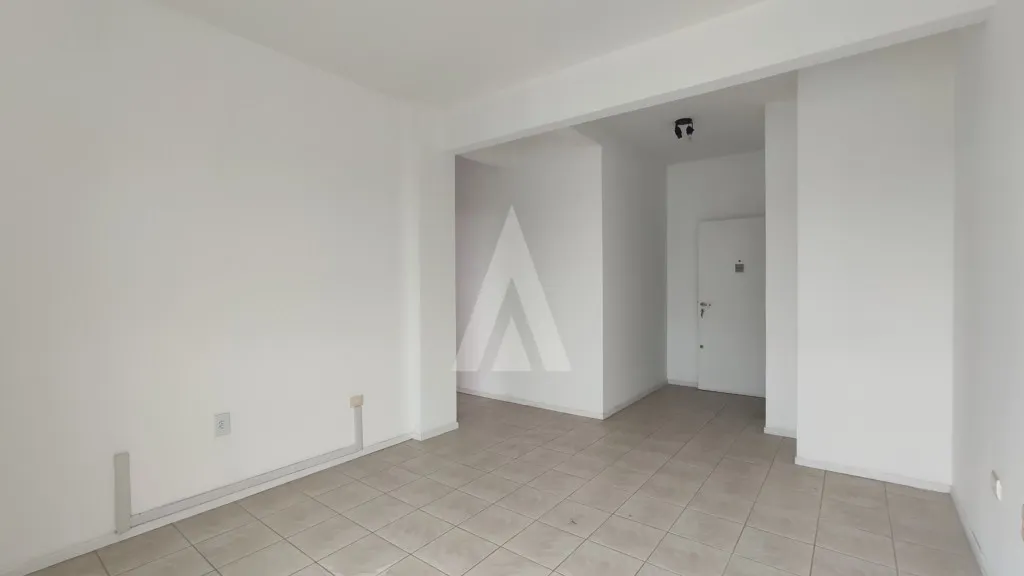 Ótima imóvel comercial, com 02 salas, bwc com deposito. Localizado em ponto estratégico área Central, com ótima visibilidade, pr — foto 3