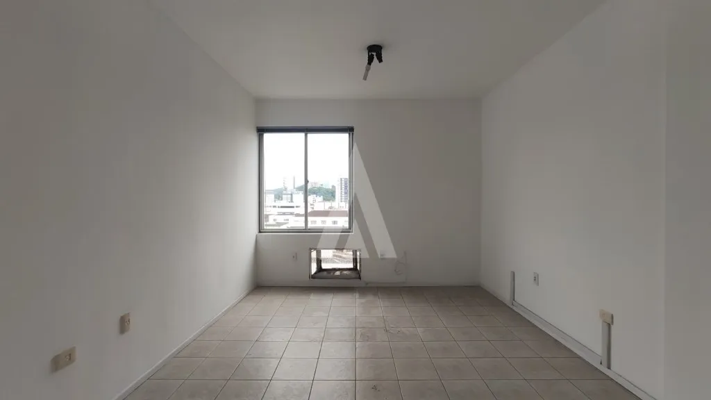 Ótima imóvel comercial, com 02 salas, bwc com deposito. Localizado em ponto estratégico área Central, com ótima visibilidade, pr — foto 4