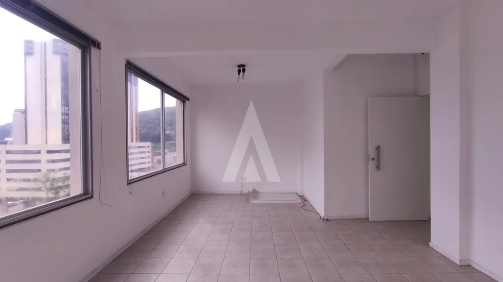 Ótima imóvel comercial, com 02 salas, bwc com deposito. Localizado em ponto estratégico área Central, com ótima visibilidade, pr — foto 6