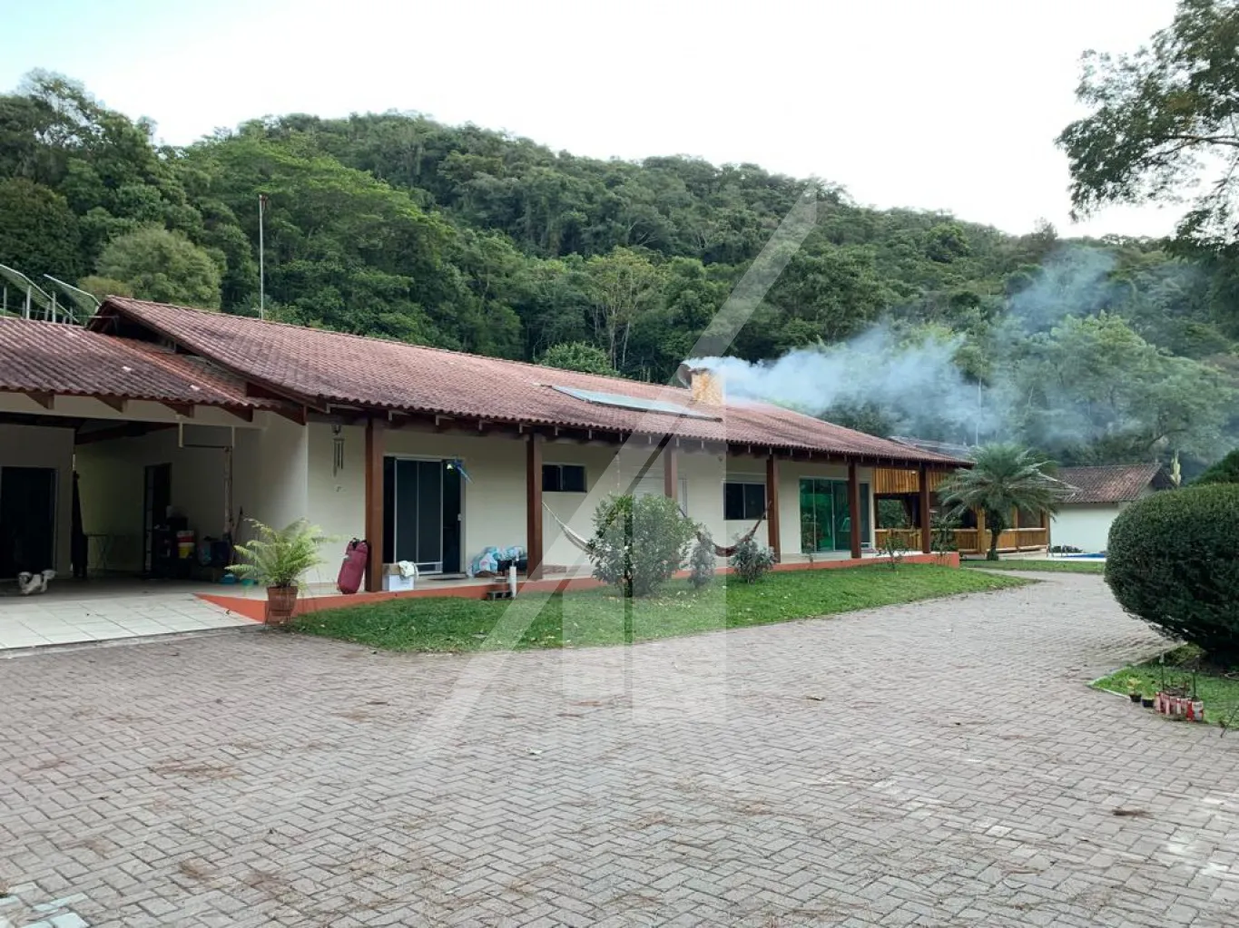 Linda propriedade com infra estrutura completa, localizado a 15 Km dos centros de Blumenau e Gaspar-SC. Apresenta terreno com área escriturada de 159.230,00 m2, aproximadamente 20.000,00 sem mata, altitude 150m. — foto 3
