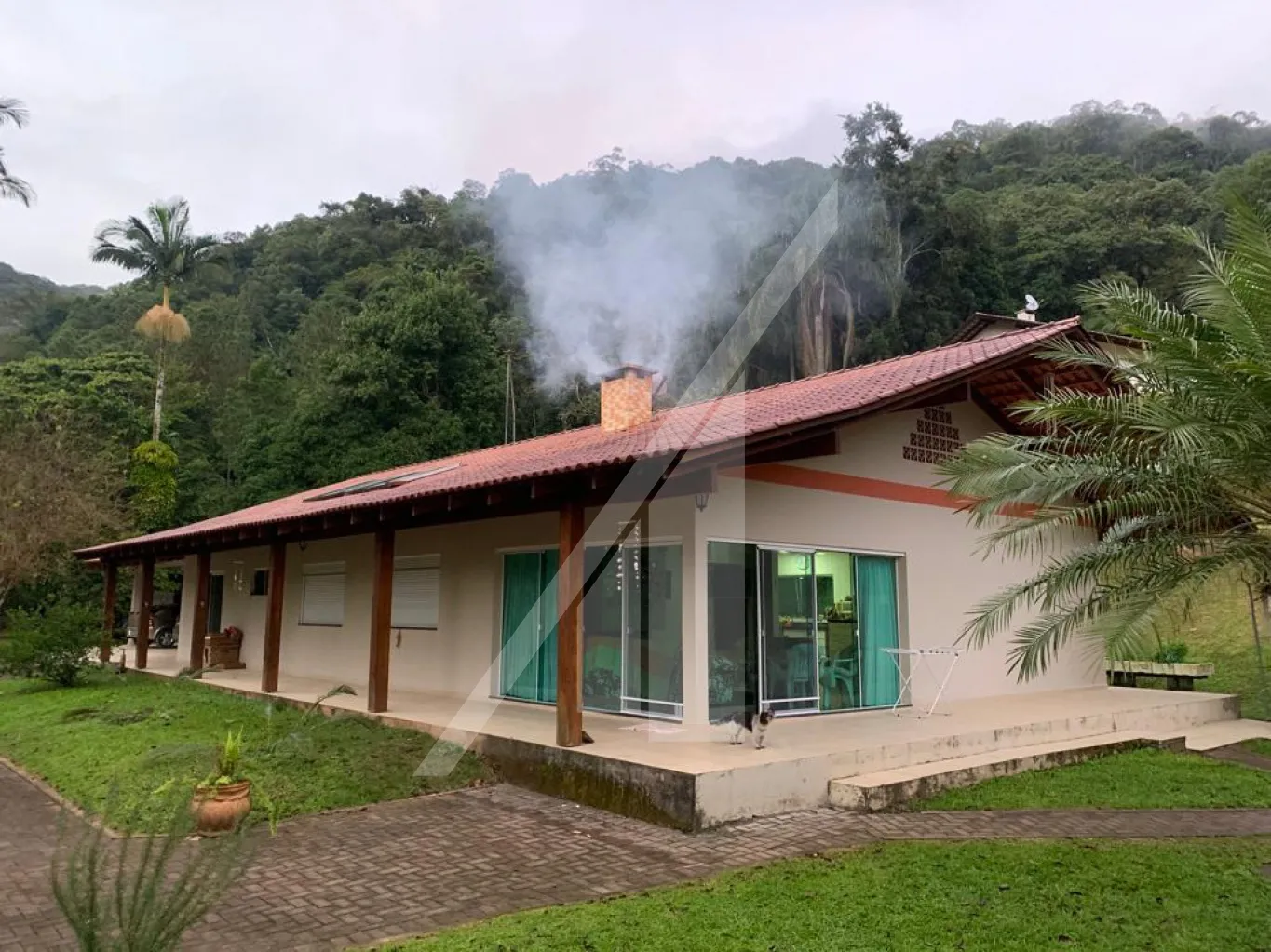 Linda propriedade com infra estrutura completa, localizado a 15 Km dos centros de Blumenau e Gaspar-SC. Apresenta terreno com área escriturada de 159.230,00 m2, aproximadamente 20.000,00 sem mata, altitude 150m. — foto 4