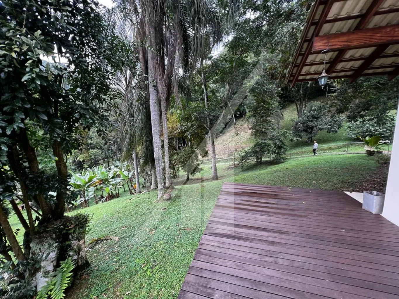 Linda propriedade com infra estrutura completa, localizado a 15 Km dos centros de Blumenau e Gaspar-SC. Apresenta terreno com área escriturada de 159.230,00 m2, aproximadamente 20.000,00 sem mata, altitude 150m. — foto 7