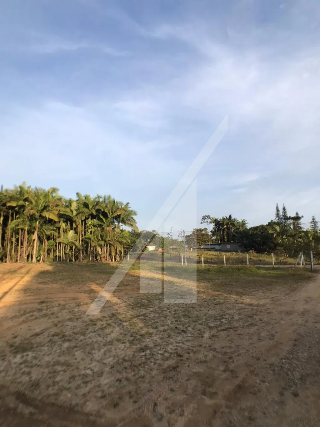 Terreno disponível para LOCAÇÃO, situado a 3 minutos da Rod BR-470, Bairro Mulde, contendo 3.500,00 m com fácil acesso para carga e descarga, estoque de mercadorias. — foto 2