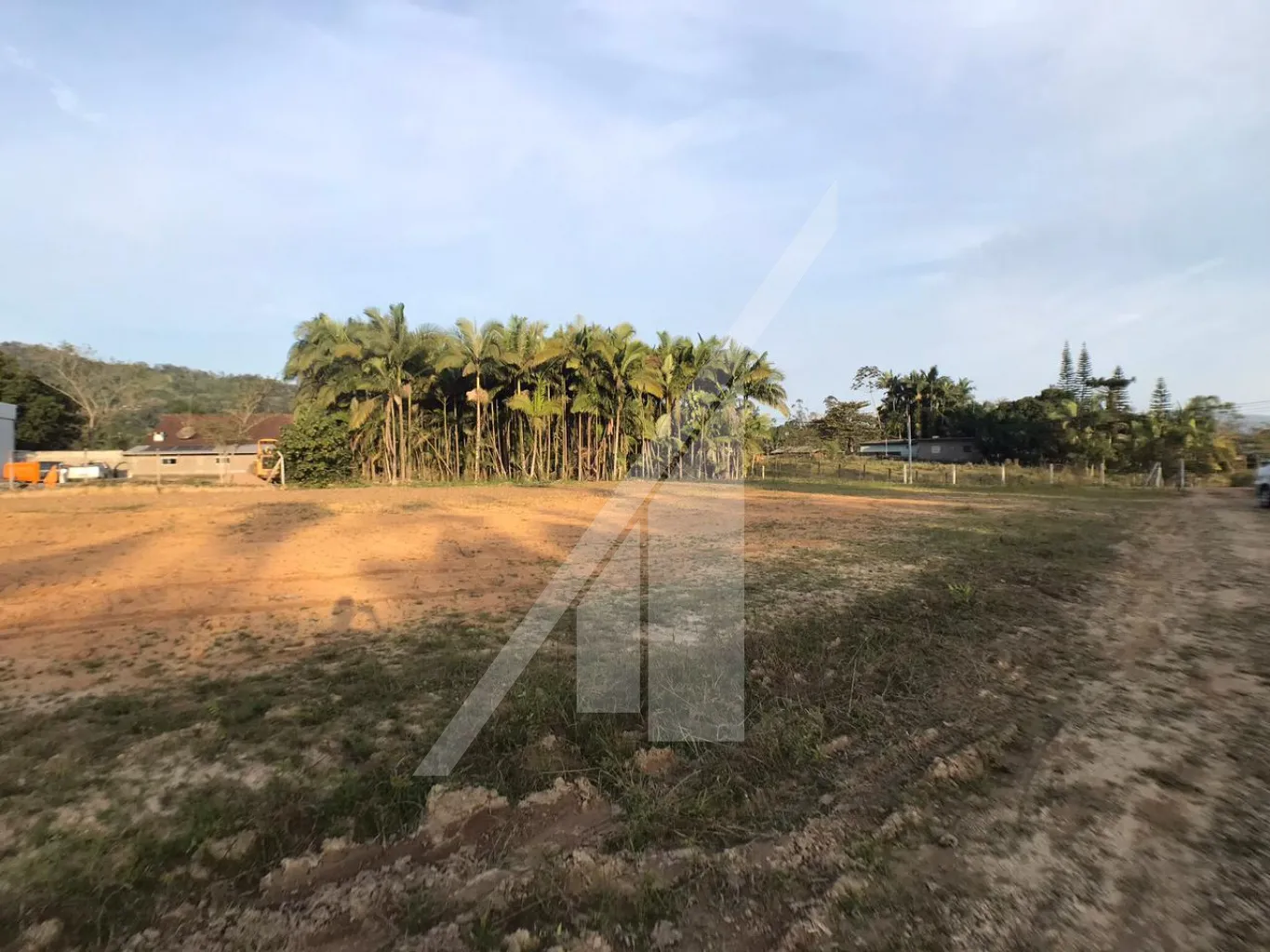 Terreno disponível para LOCAÇÃO, situado a 3 minutos da Rod BR-470, Bairro Mulde, contendo 3.500,00 m com fácil acesso para carga e descarga, estoque de mercadorias. — foto 6