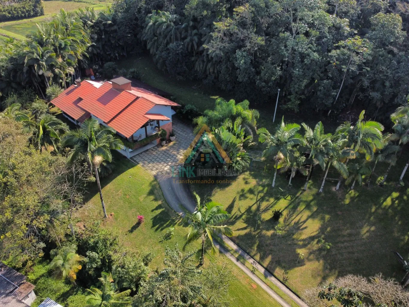 Casa de Alto Padrão na cidade de Rio do Cedros, com 700,00m de Área construída, edificada num terreno de 2.717,80m. - foto 1