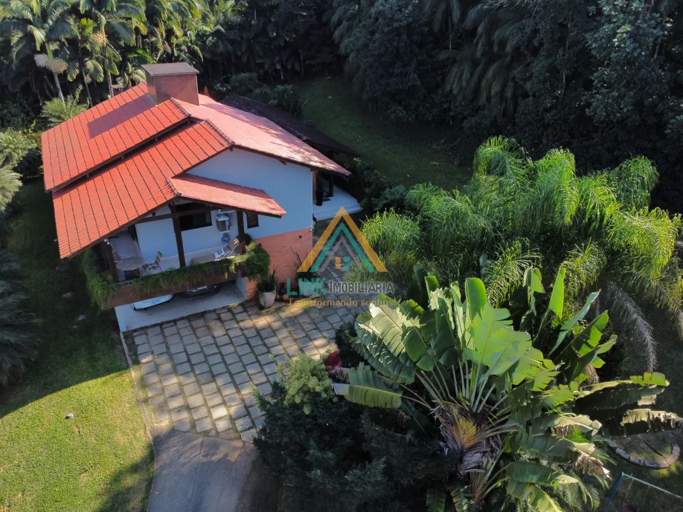 Casa de Alto Padrão na cidade de Rio do Cedros, com 700,00m de Área construída, edificada num terreno de 2.717,80m. — foto 5