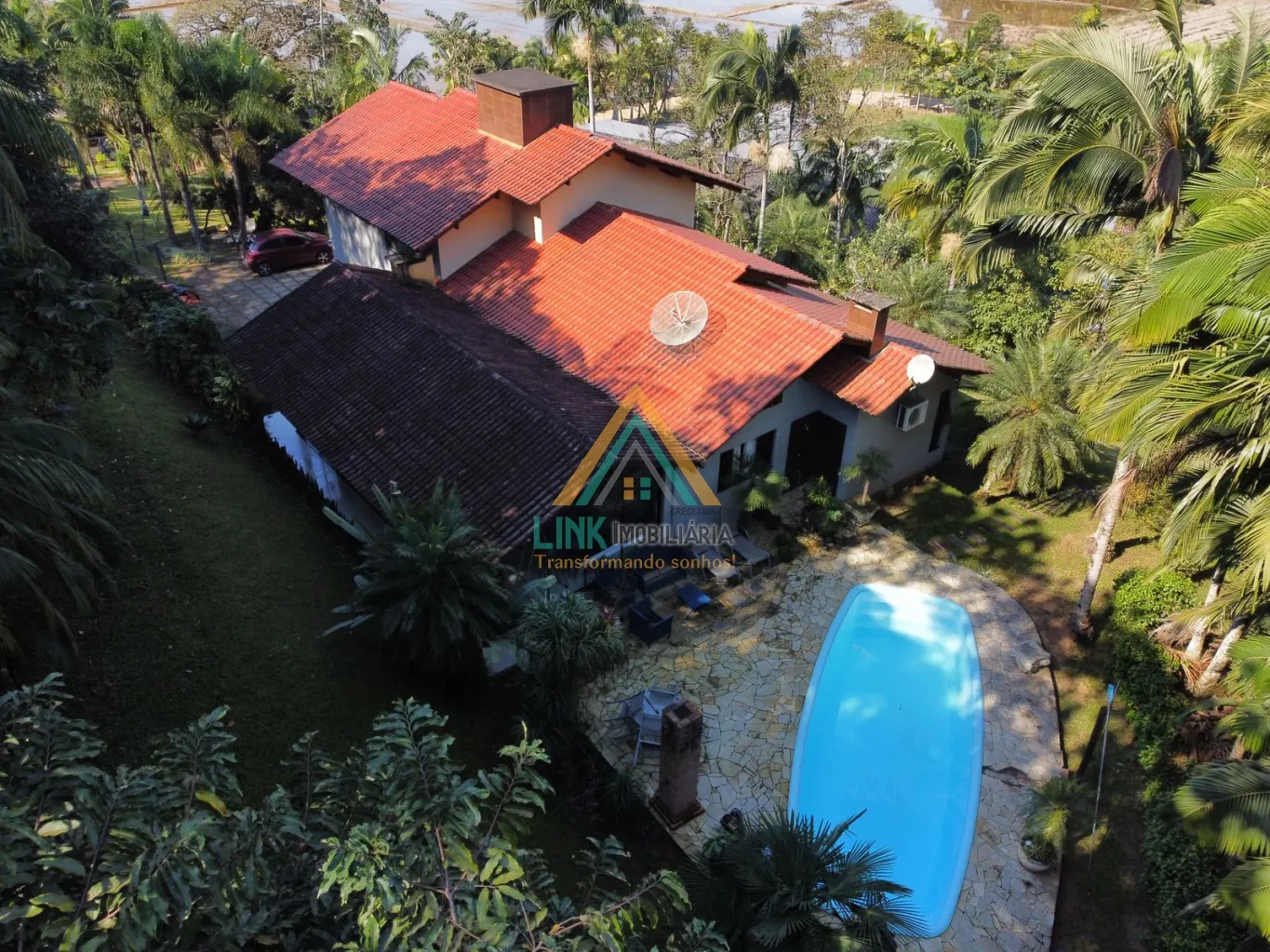 Casa de Alto Padrão na cidade de Rio do Cedros, com 700,00m de Área construída, edificada num terreno de 2.717,80m. — foto 6