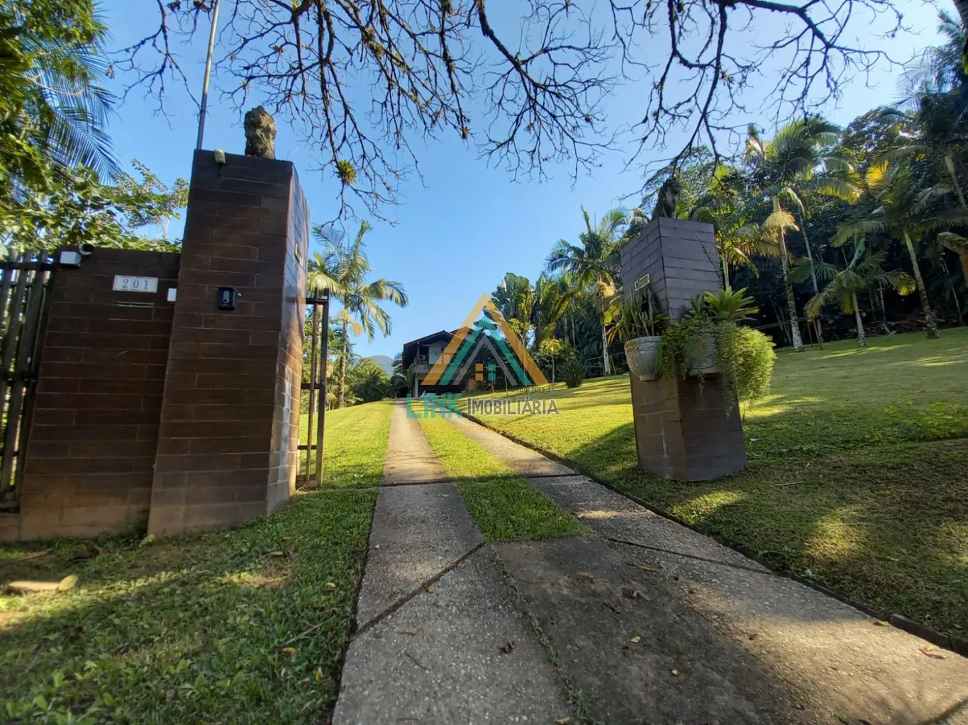 Casa de Alto Padrão na cidade de Rio do Cedros, com 700,00m de Área construída, edificada num terreno de 2.717,80m. — foto 7
