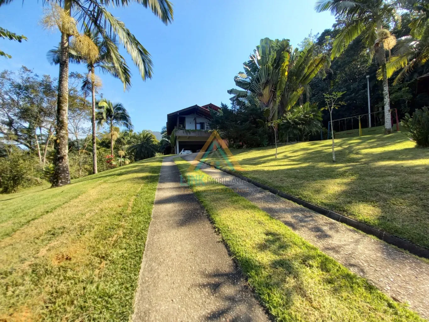 Casa de Alto Padrão na cidade de Rio do Cedros, com 700,00m de Área construída, edificada num terreno de 2.717,80m. — foto 4