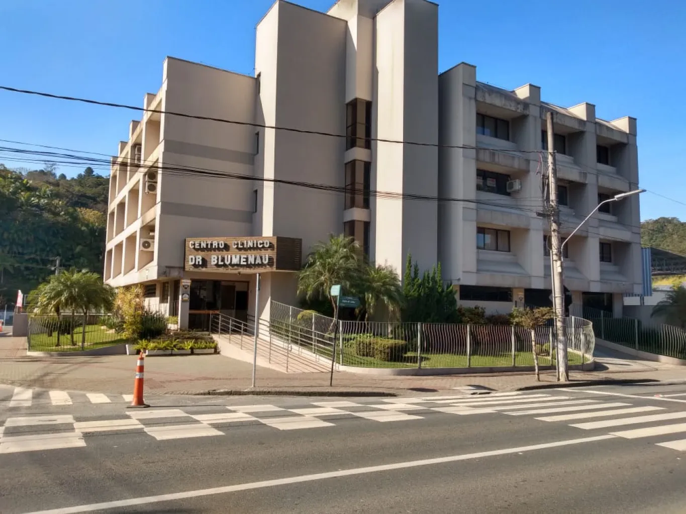 Salas amplas, local privilegiado - foto 1