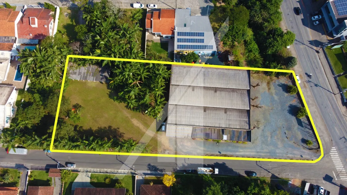 Excelente terreno com 4000m de área na Escola Agrícola. Ideal para construção de casas, apartamentos, comércio em geral ou mesmo como depósito de empresas. — foto 3