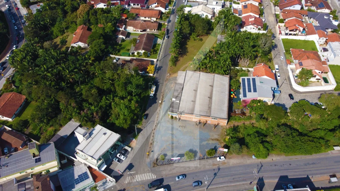 Excelente terreno com 4000m de área na Escola Agrícola. Ideal para construção de casas, apartamentos, comércio em geral ou mesmo como depósito de empresas. — foto 6