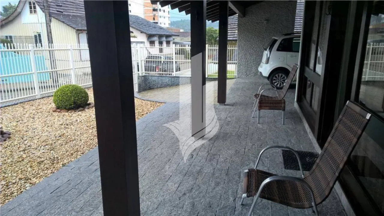 Excelente casa a venda no bairro Velha, com 630m de terreno com 270m de área construída. — foto 5
