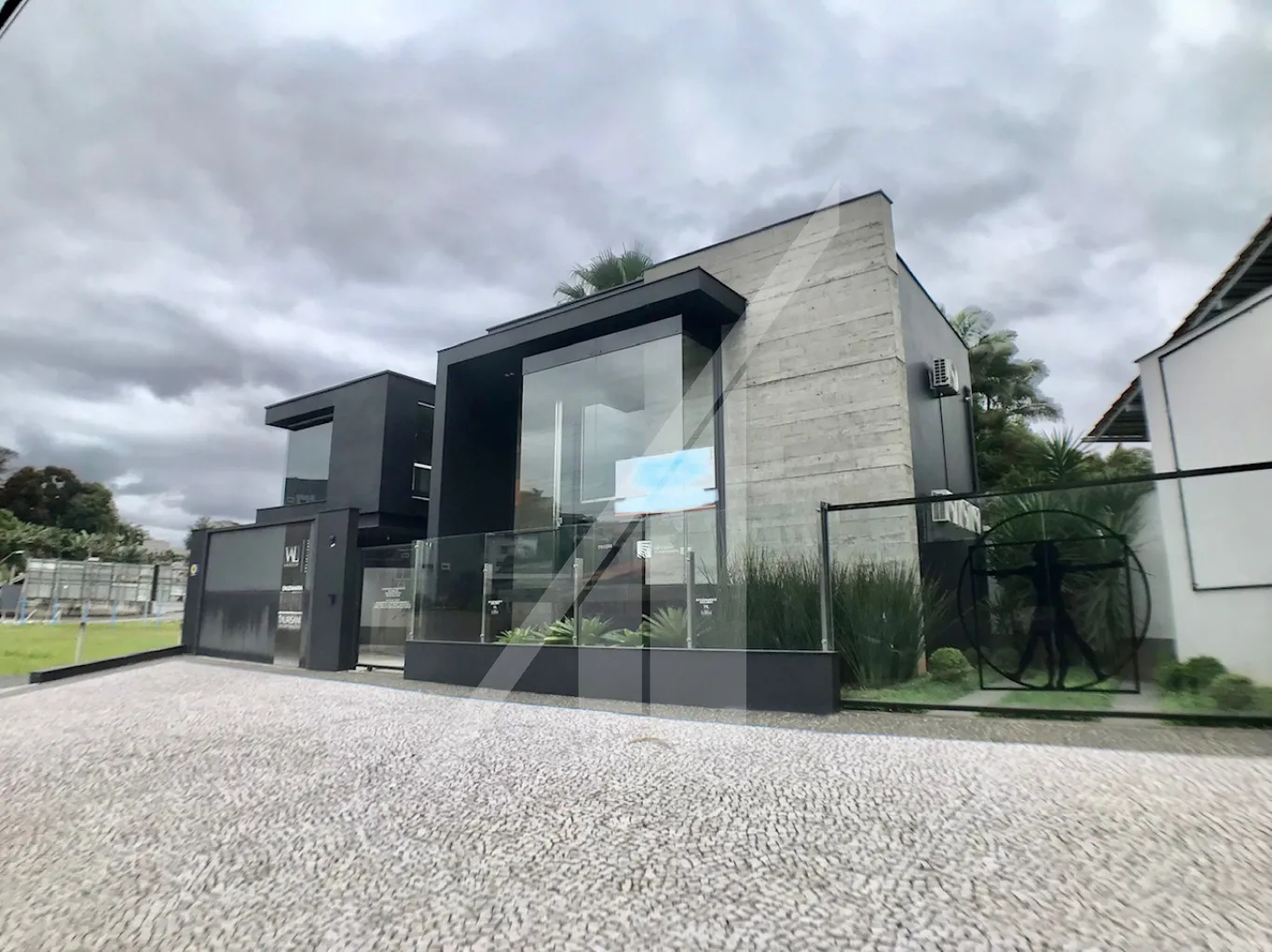Belíssimo imóvel comercial para melhor atender seus clientes, ambiente amplo, moderno e sofisticado. Venha conhecer esse ótimo imóvel de 165 m, no bairro Itoupava Norte em Blumenau. - foto 1