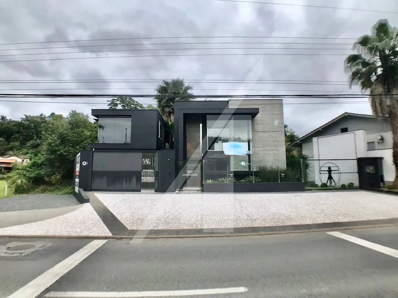 Belíssimo imóvel comercial para melhor atender seus clientes, ambiente amplo, moderno e sofisticado. Venha conhecer esse ótimo imóvel de 165 m, no bairro Itoupava Norte em Blumenau. — foto 2
