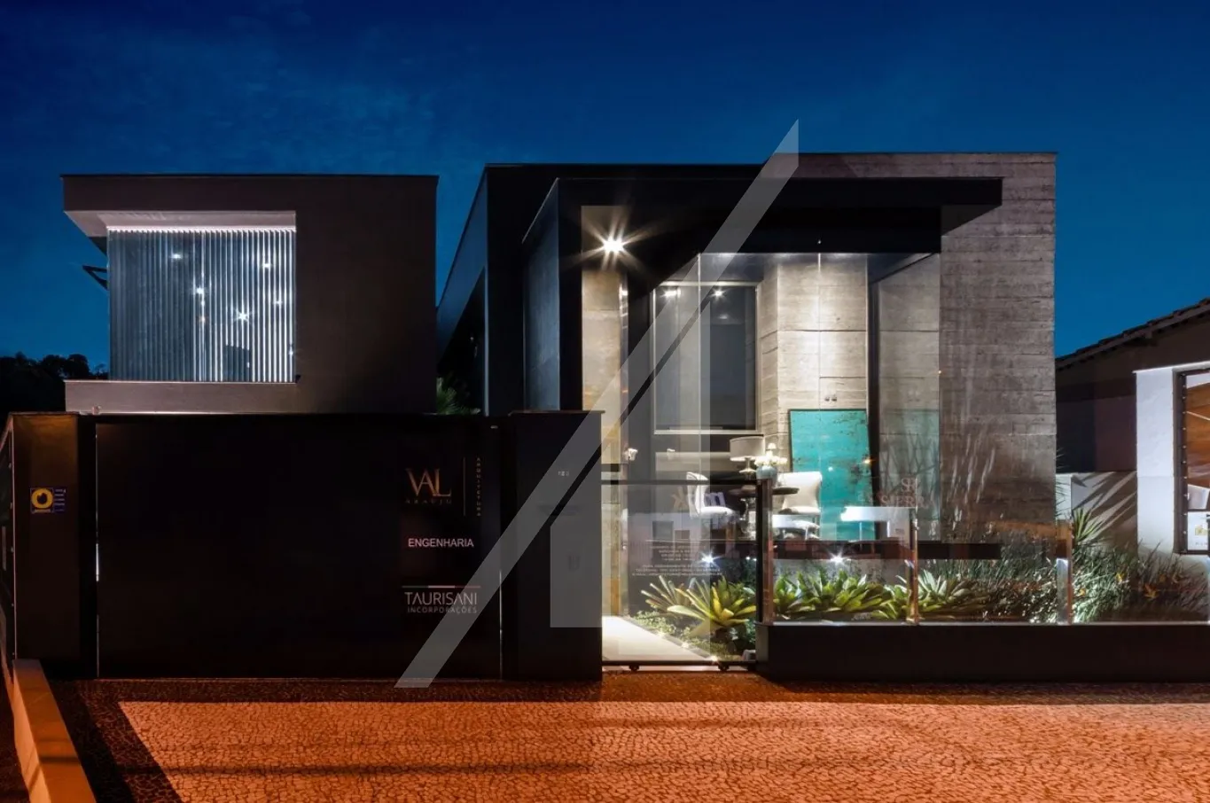 Belíssimo imóvel comercial para melhor atender seus clientes, ambiente amplo, moderno e sofisticado. Venha conhecer esse ótimo imóvel de 165 m, no bairro Itoupava Norte em Blumenau. — foto 4