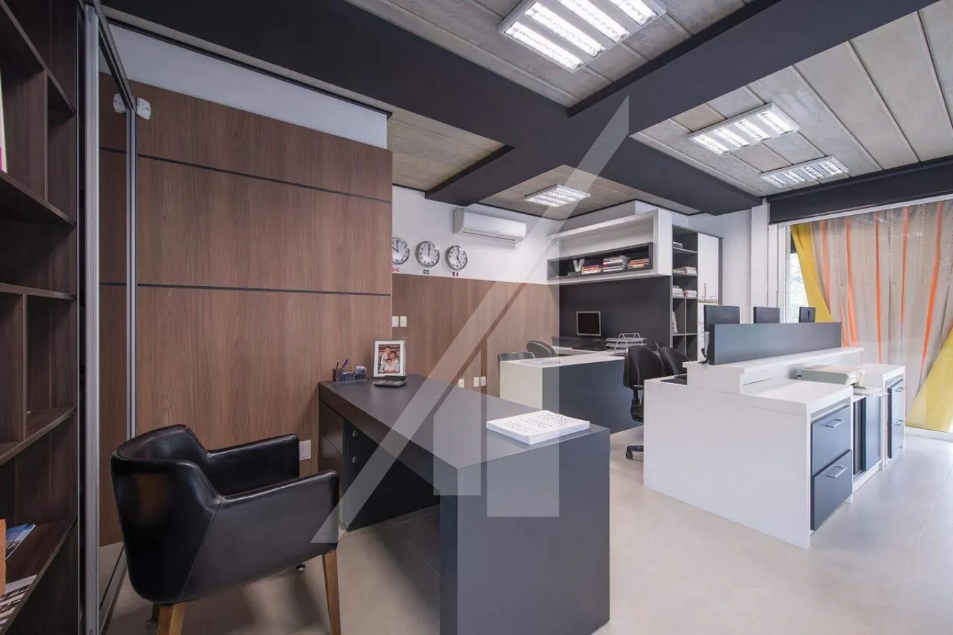 Belíssimo imóvel comercial para melhor atender seus clientes, ambiente amplo, moderno e sofisticado. Venha conhecer esse ótimo imóvel de 165 m, no bairro Itoupava Norte em Blumenau. — foto 6