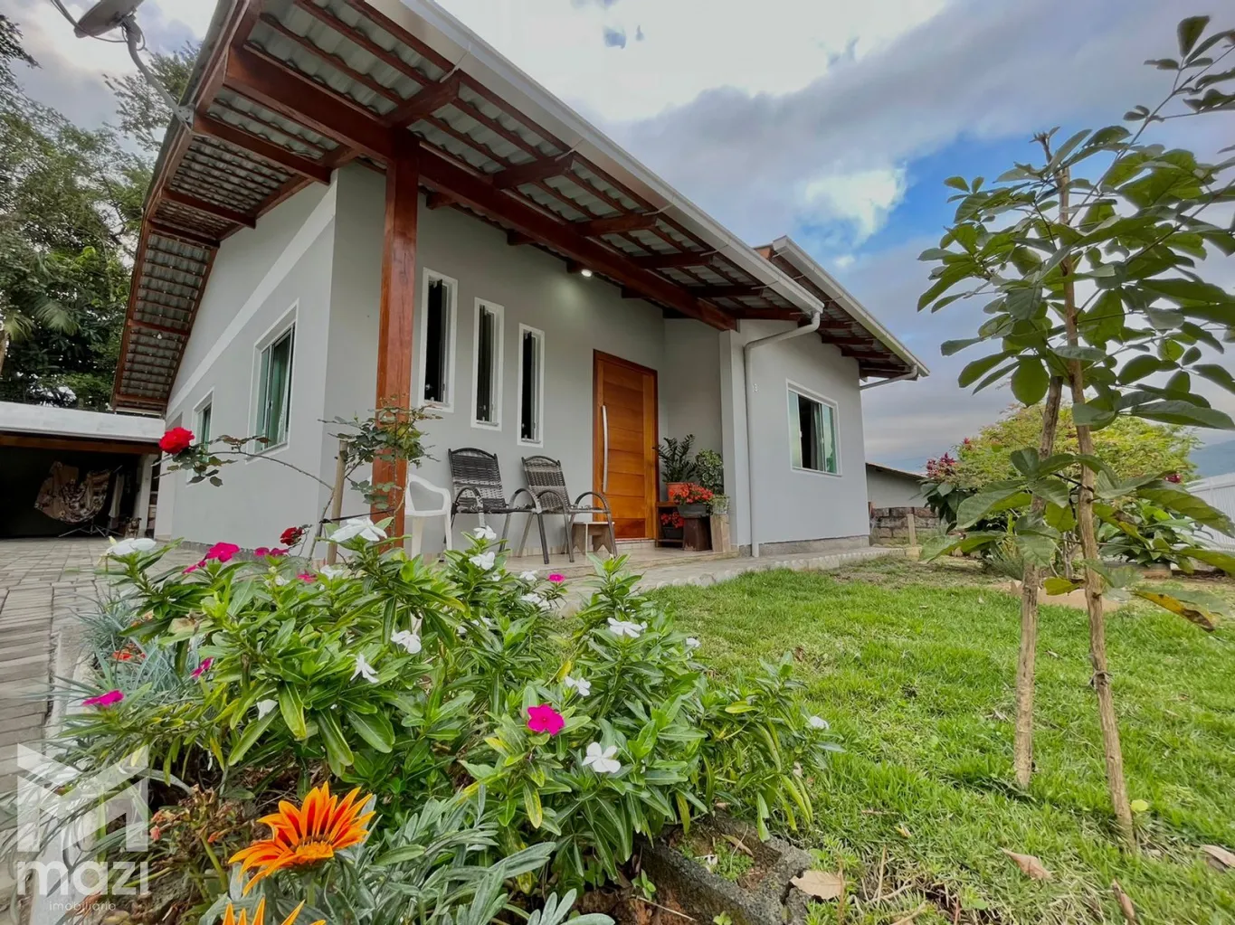 Casa à venda com 3 quartos e 1 suíte, 2 vagas, 150m² no Estados, Indaial - foto 1