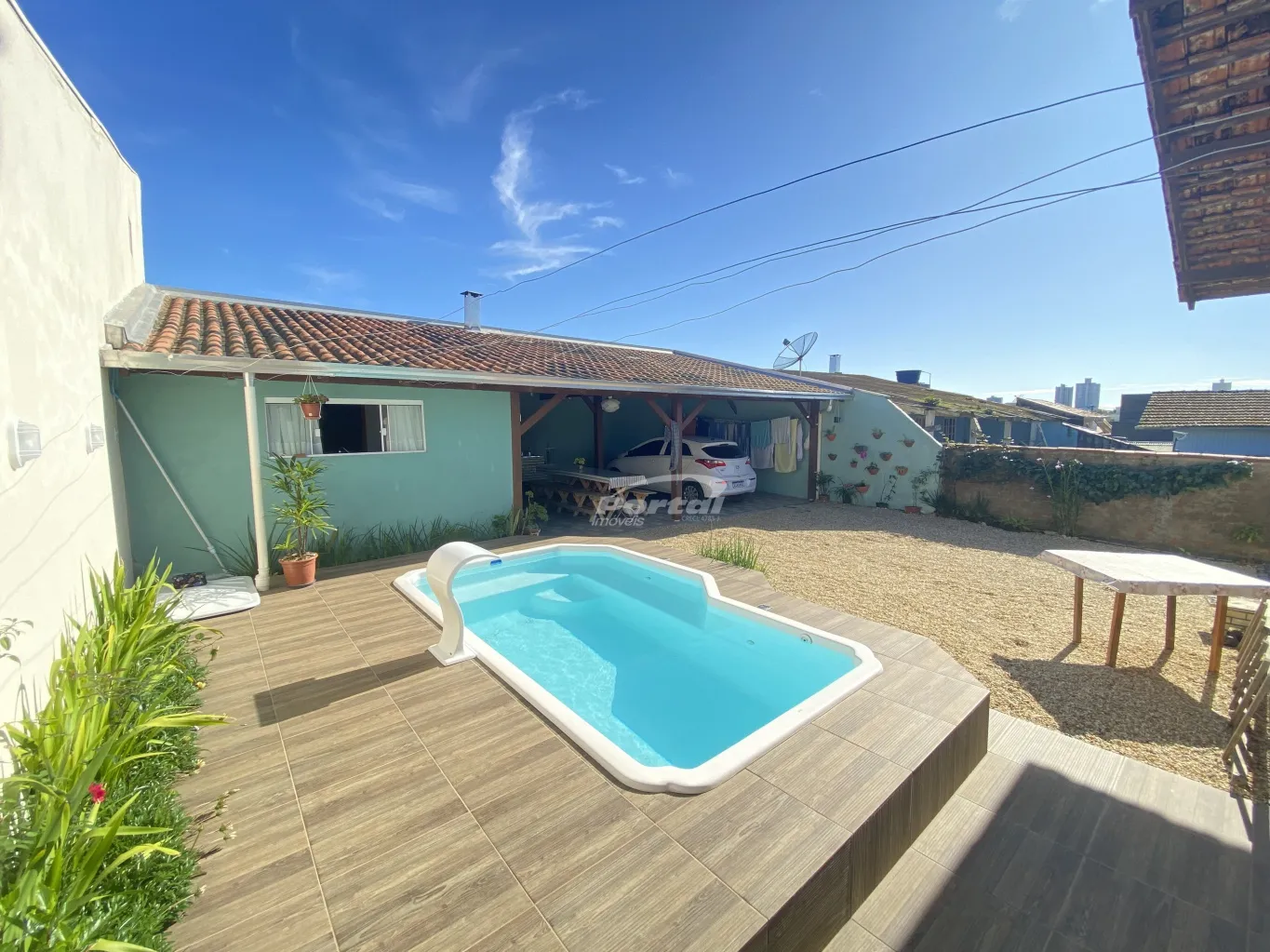 Casa com 3 dormitórios + edícula nos fundos e com piscina, no bairro Santo Antônio em Balneário Piçarras, a 1,5km da praia! - foto 1