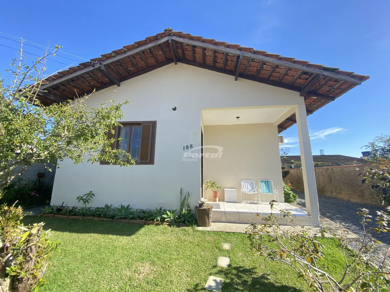 Casa com 3 dormitórios + edícula nos fundos e com piscina, no bairro Santo Antônio em Balneário Piçarras, a 1,5km da praia! — foto 4