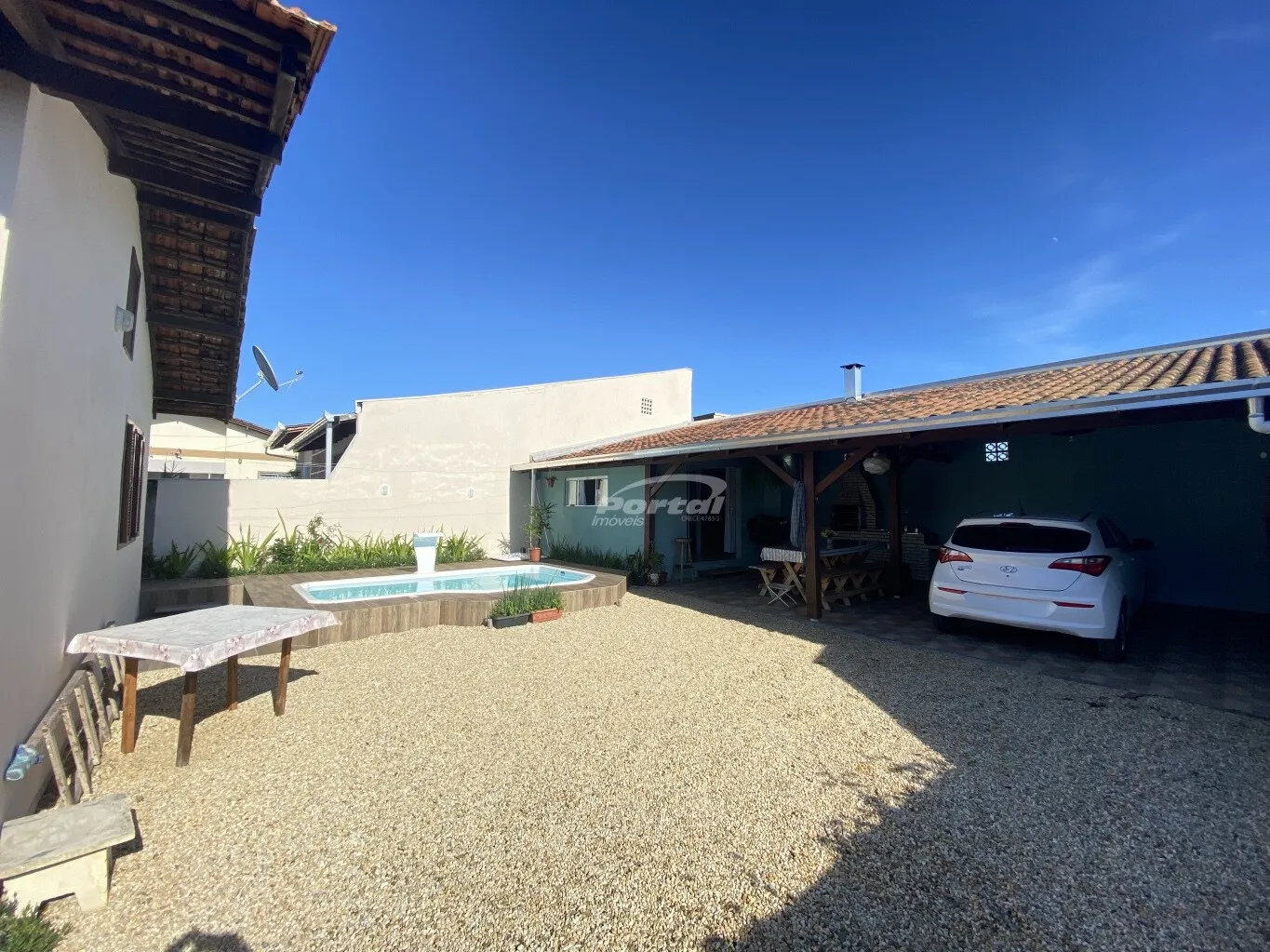 Casa com 3 dormitórios + edícula nos fundos e com piscina, no bairro Santo Antônio em Balneário Piçarras, a 1,5km da praia! — foto 7