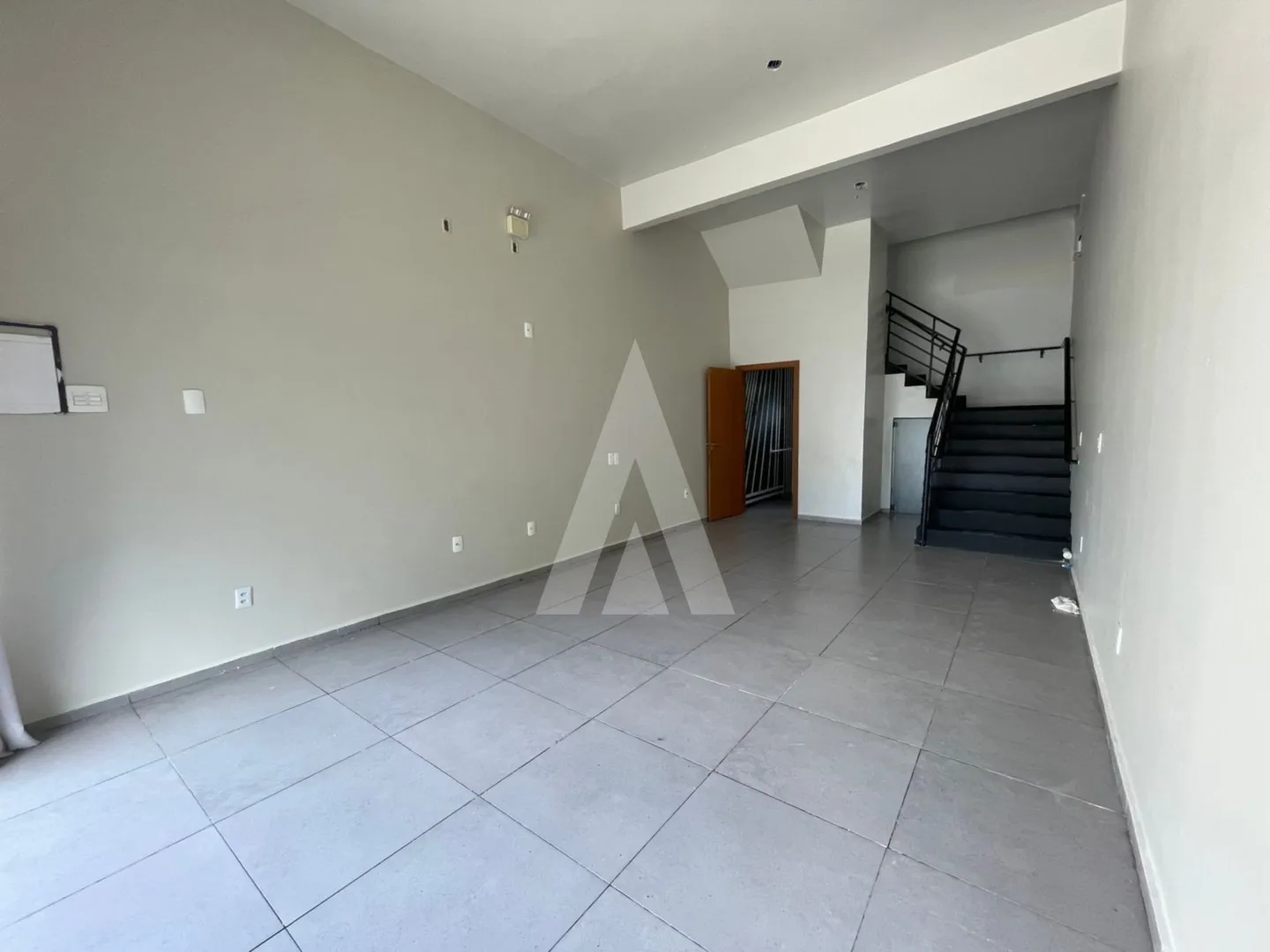 Loja com mezanino no centro de Joinville com 73m. — foto 3