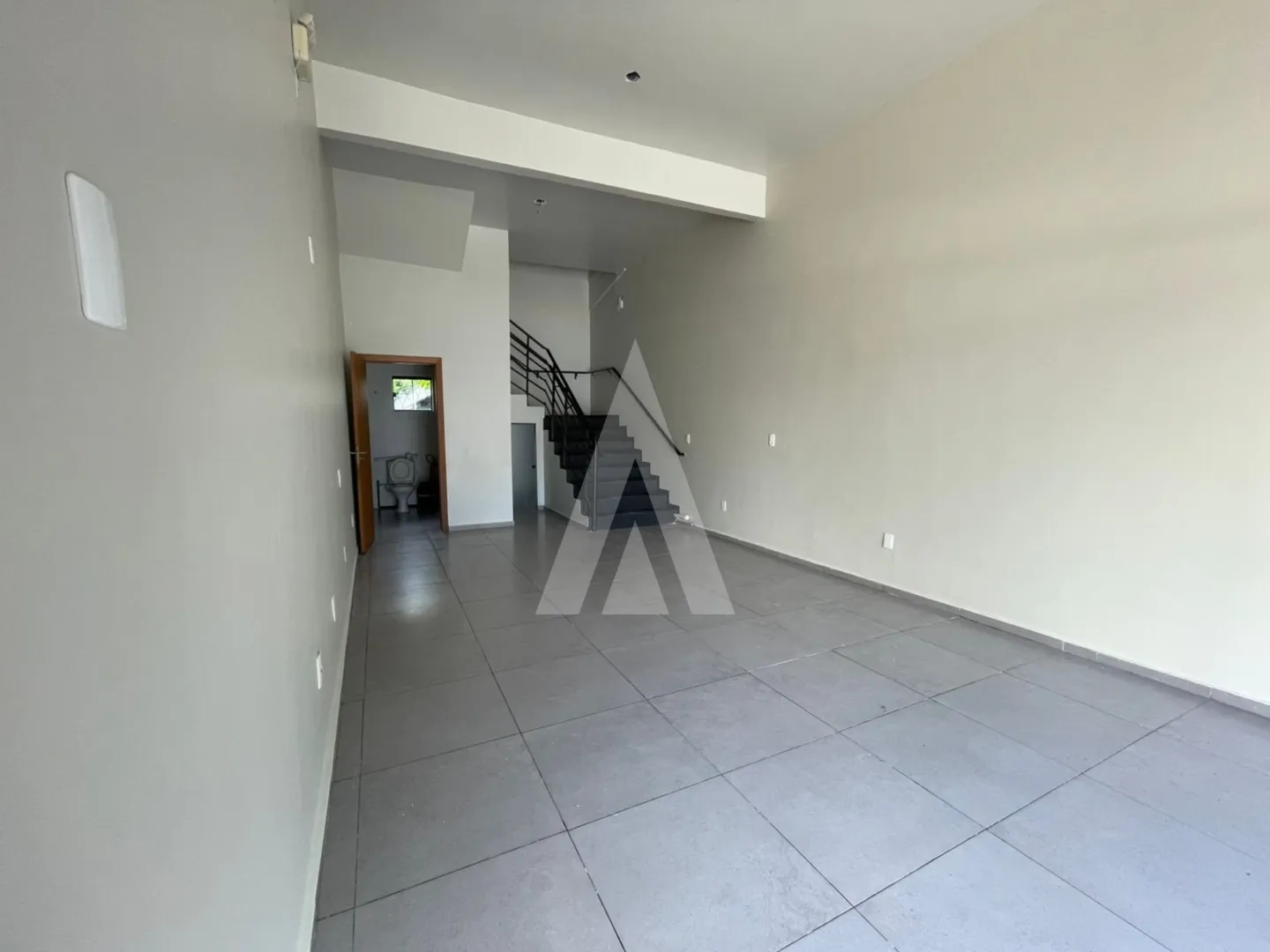 Loja com mezanino no centro de Joinville com 73m. — foto 4