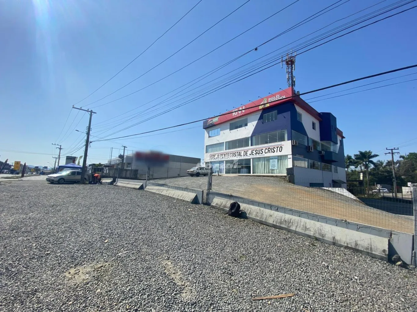 Excelente oportunidade para o seu negocio, sala comercial localizada na Itoupava Central. O imóvel com 400m, dividido entre recepção, 16 salas, cozinha, deposito, 02 banheiros divididos em masculino e feminino e amplo estacionamento que comportam 25 veiculos. - foto 1