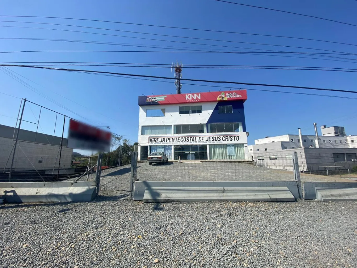 Excelente oportunidade para o seu negocio, sala comercial localizada na Itoupava Central. O imóvel com 400m, dividido entre recepção, 16 salas, cozinha, deposito, 02 banheiros divididos em masculino e feminino e amplo estacionamento que comportam 25 veiculos. — foto 2
