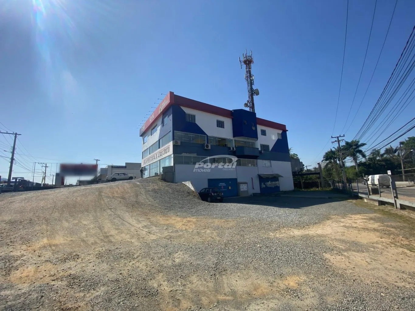 Excelente oportunidade para o seu negocio, sala comercial localizada na Itoupava Central. O imóvel com 400m, dividido entre recepção, 16 salas, cozinha, deposito, 02 banheiros divididos em masculino e feminino e amplo estacionamento que comportam 25 veiculos. — foto 5