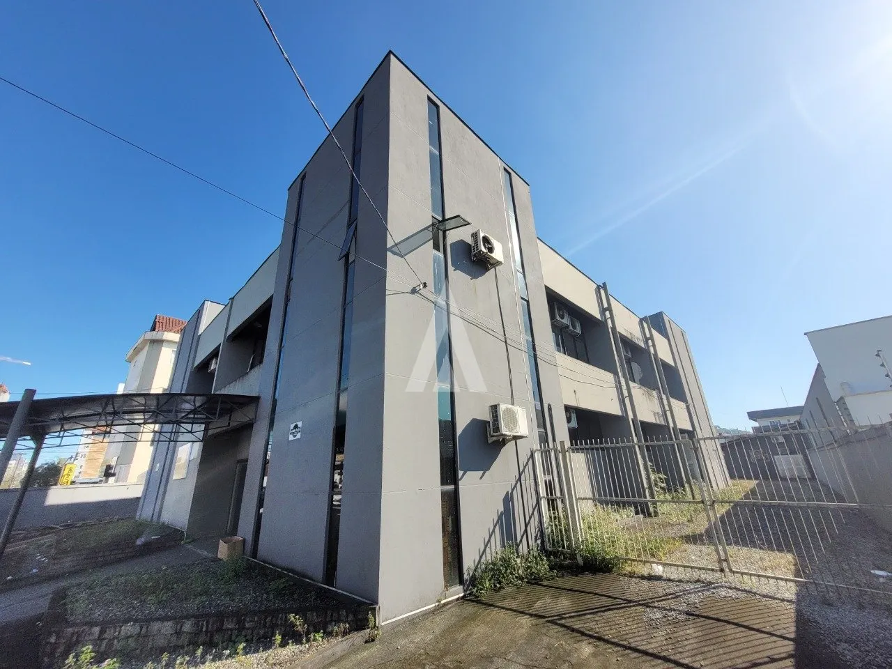 Prédio Comercial à venda no bairro Santo Antônio em Joinville, por R$ 8.000.000.00. - foto 1