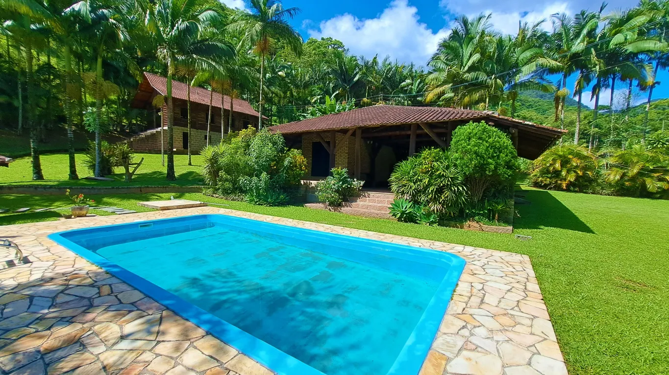 ABELARDO IMÓVEIS - Excelente chácara com 244.000 m de área total, distante 20 km do Centro.Com casa sede mobiliada, ampla área de festas e lagoas. - foto 1