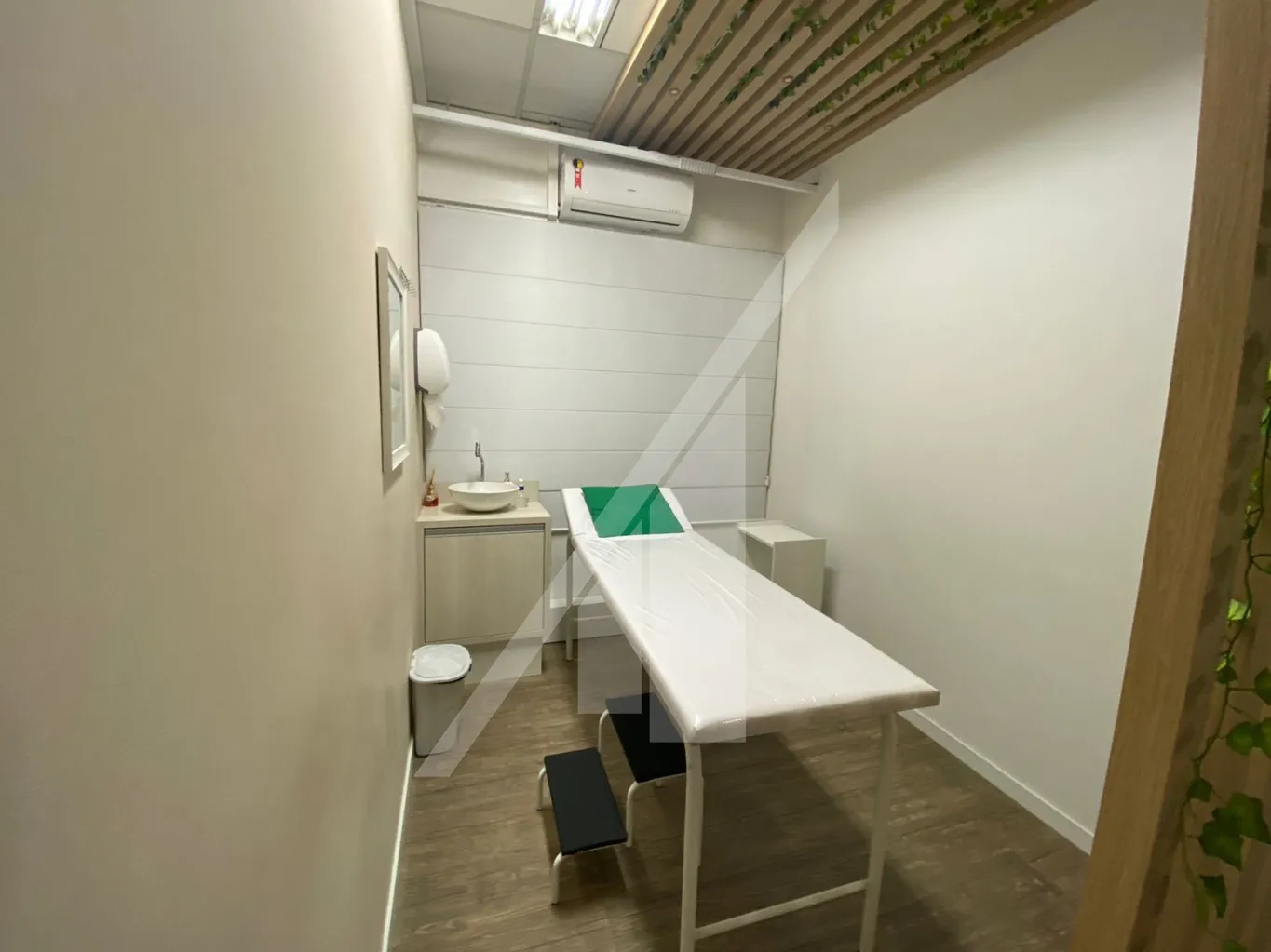 Ótimo e aconchegante consultório para locação na Itoupava central, aluguel com gastos mensais isentos(água, luz, condomínio, iptu) agende já uma visita! — foto 3