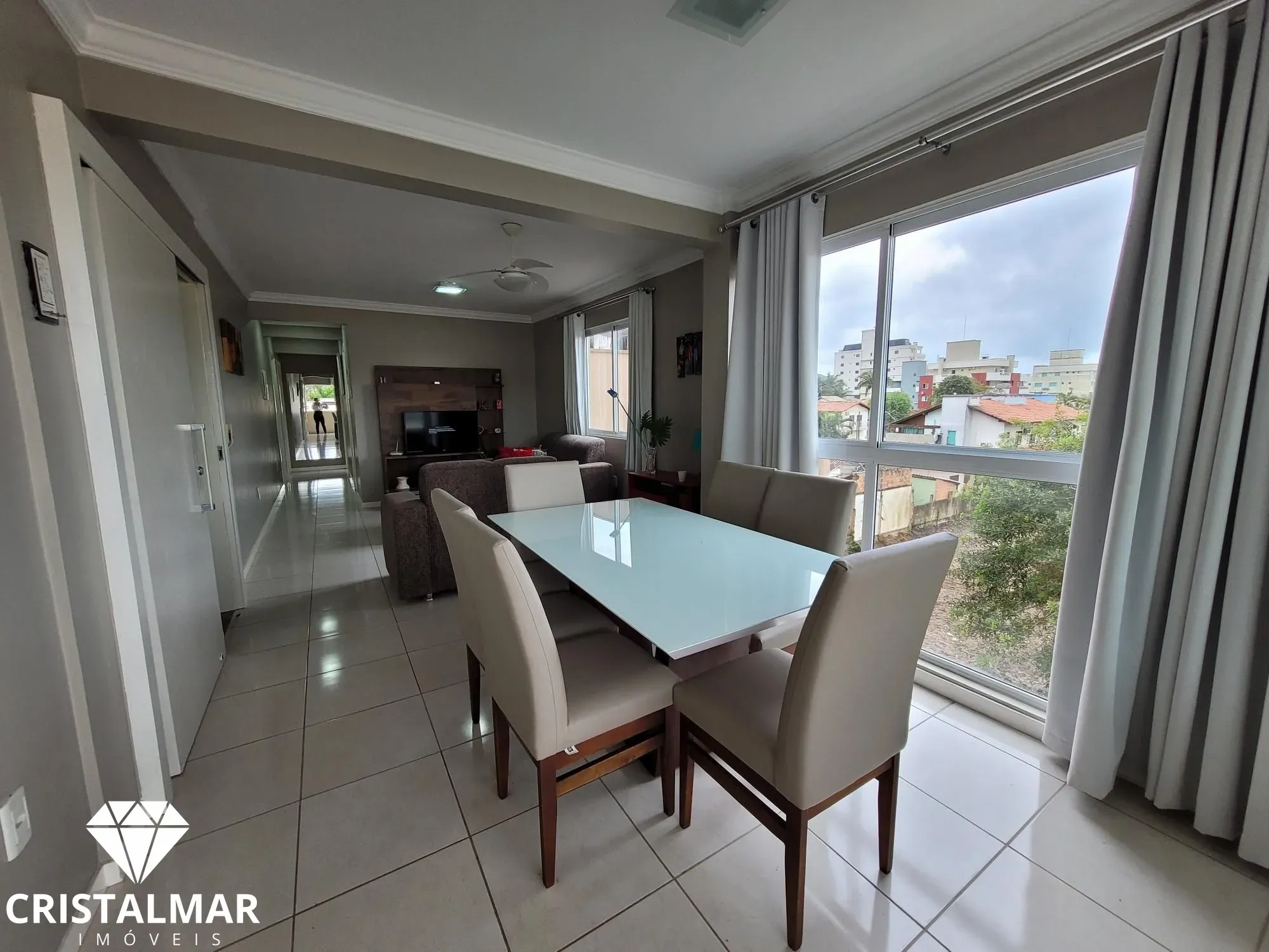 AMPLO APARTAMENTO DE 3 DORMITORIOS - foto 1