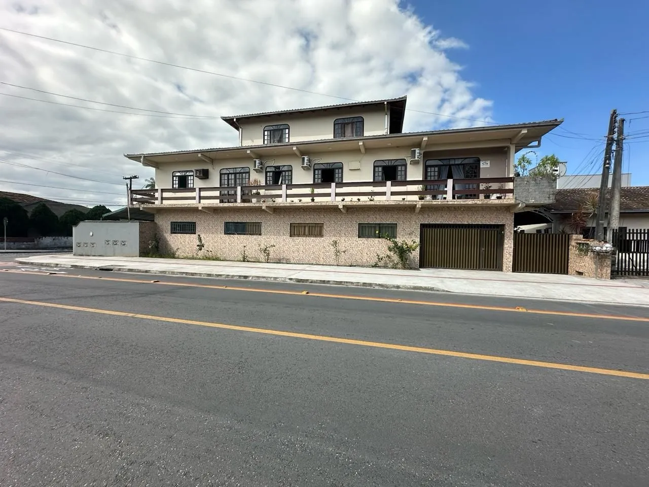 Predio Residencial C/Aprox.550m2 C/06Aptos e Terreno C/Area de 861m2 No Bairro Aventureiro! — foto 4
