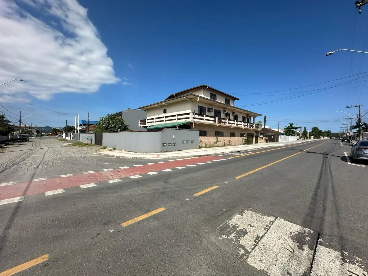 Predio Residencial C/Aprox.550m2 C/06Aptos e Terreno C/Area de 861m2 No Bairro Aventureiro! — foto 3