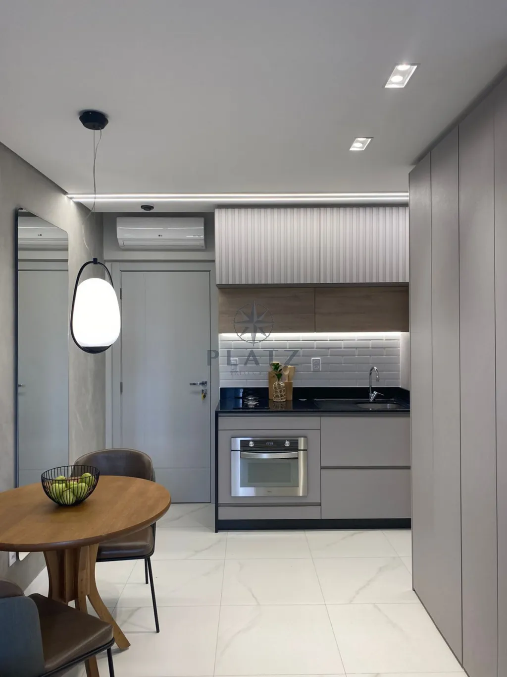 Apartamento Alto Padrão novo mobiliado e decorado contendo 40m de área privativa e uma vaga de garagem coberta. — foto 4