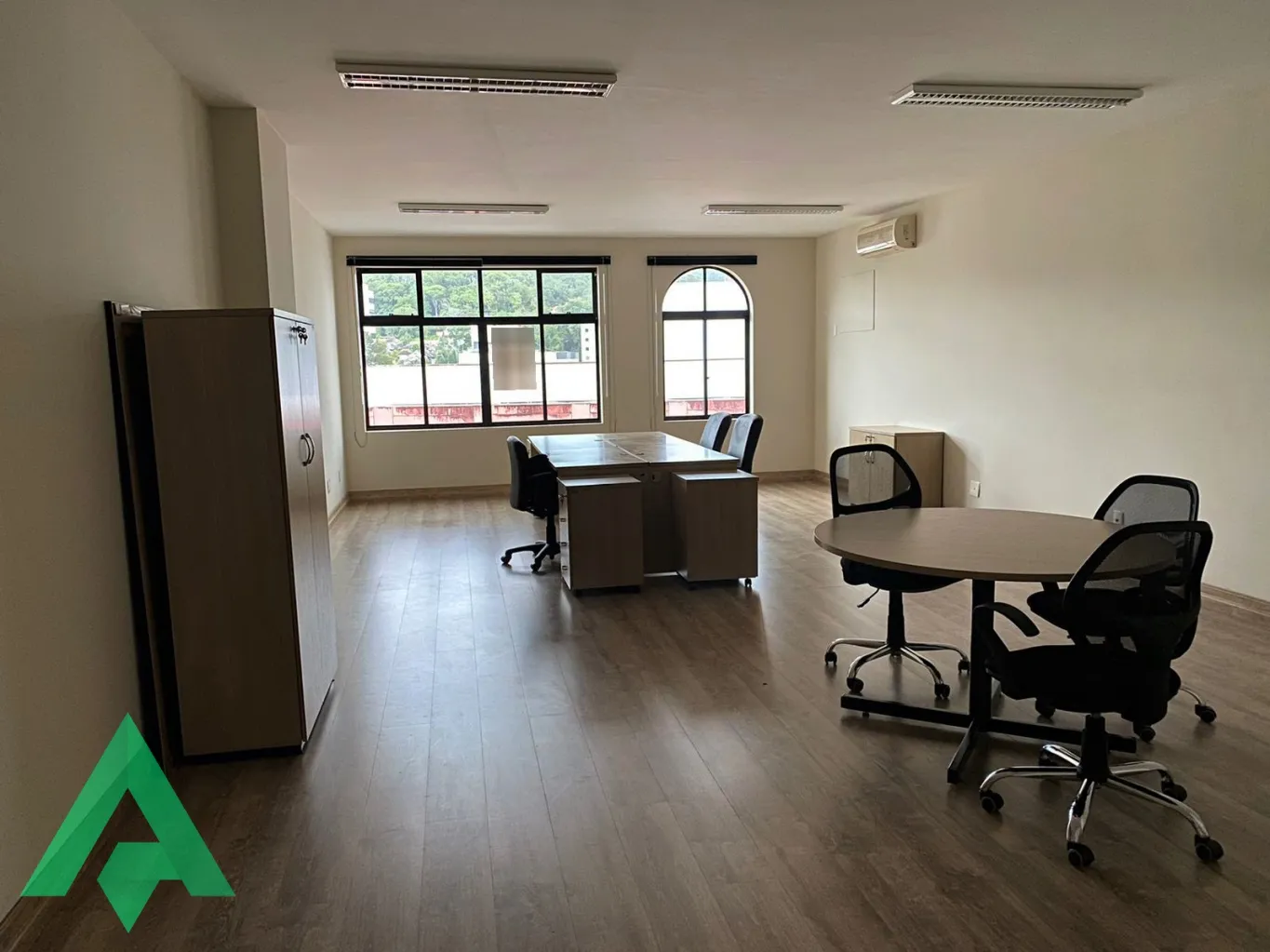 Excelente Sala Comercial, no Centro de Blumenau! - foto 1